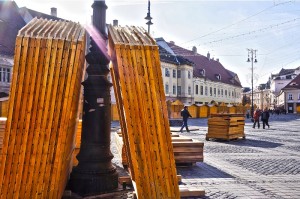 Târgul de Crăciun din Sibiu începe să își pună amprenta în Piața Mare