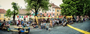 We Singing Colors și Lipicioșii Huet.Urban Summer Brunch-Două zile de distracție, relaxare și multă bună dispoziție urmează în acest weekend în Piața Huet.