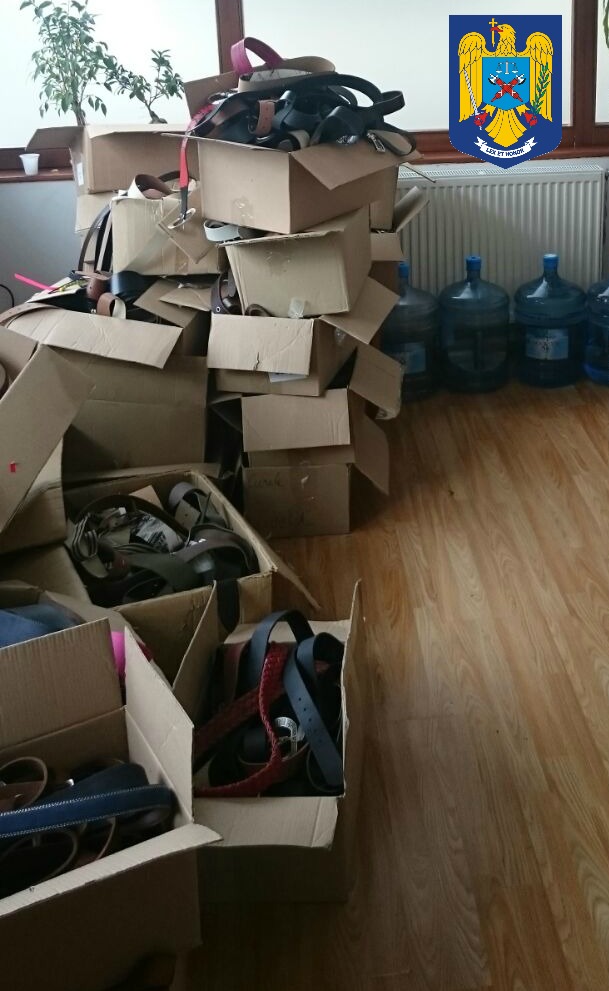 Mărfuri contrafăcute, confiscate de polițiștii sibieni. Prejudiciul este estimat la 430.000 de lei