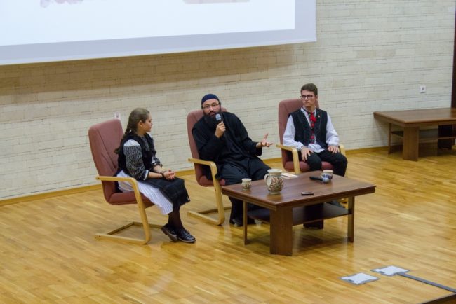 Părintele Visarion Alexa le vorbește tinerilor sibieni