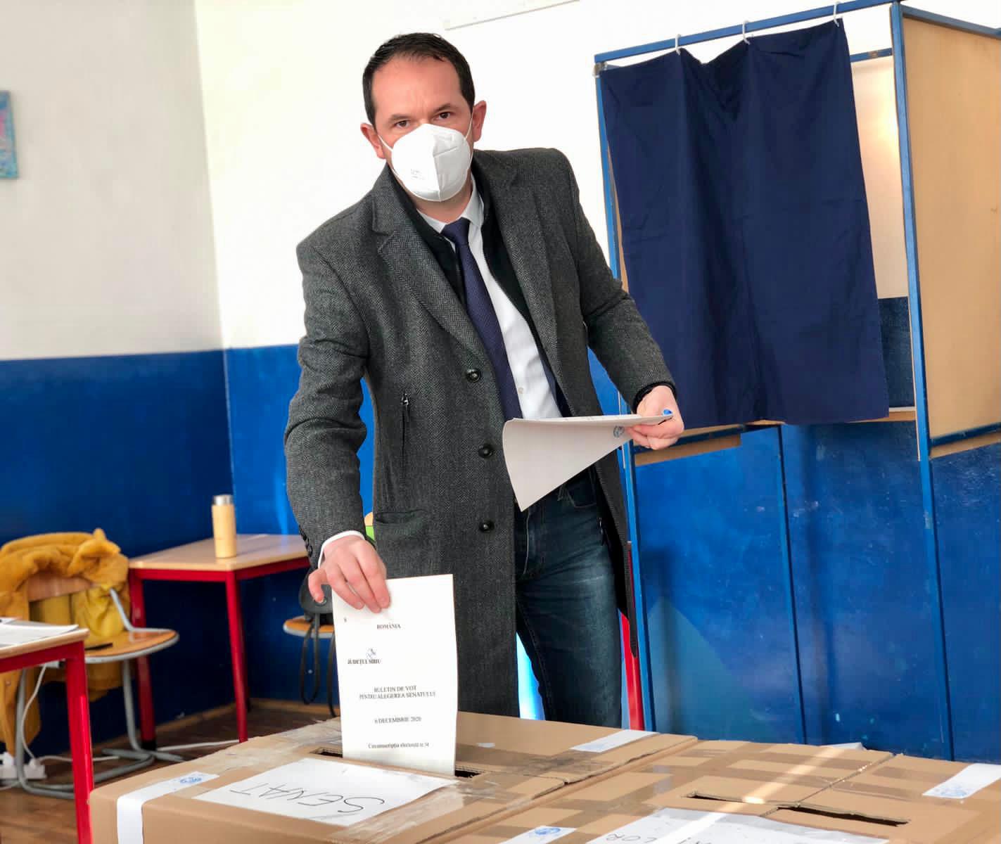 Claudiu Mureșan (USR-Plus): „Am votat pentru un viitor curat, în care copiii noștri să se simtă în siguranță acasă”