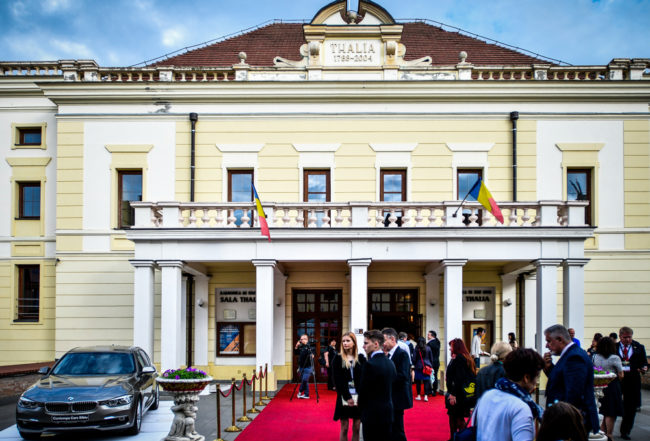 Teatrul Național „Radu Stanca” Sibiu felicită Filarmonica de Stat Sibiu pentru Ordinul Meritul Cultural în grad de Comandor