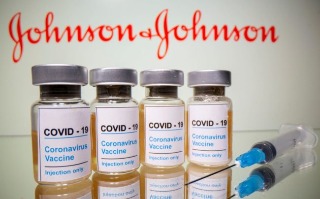 Vaccinarea cu serul Johnson & Johnson ar putea începe la jumătatea lunii aprilie