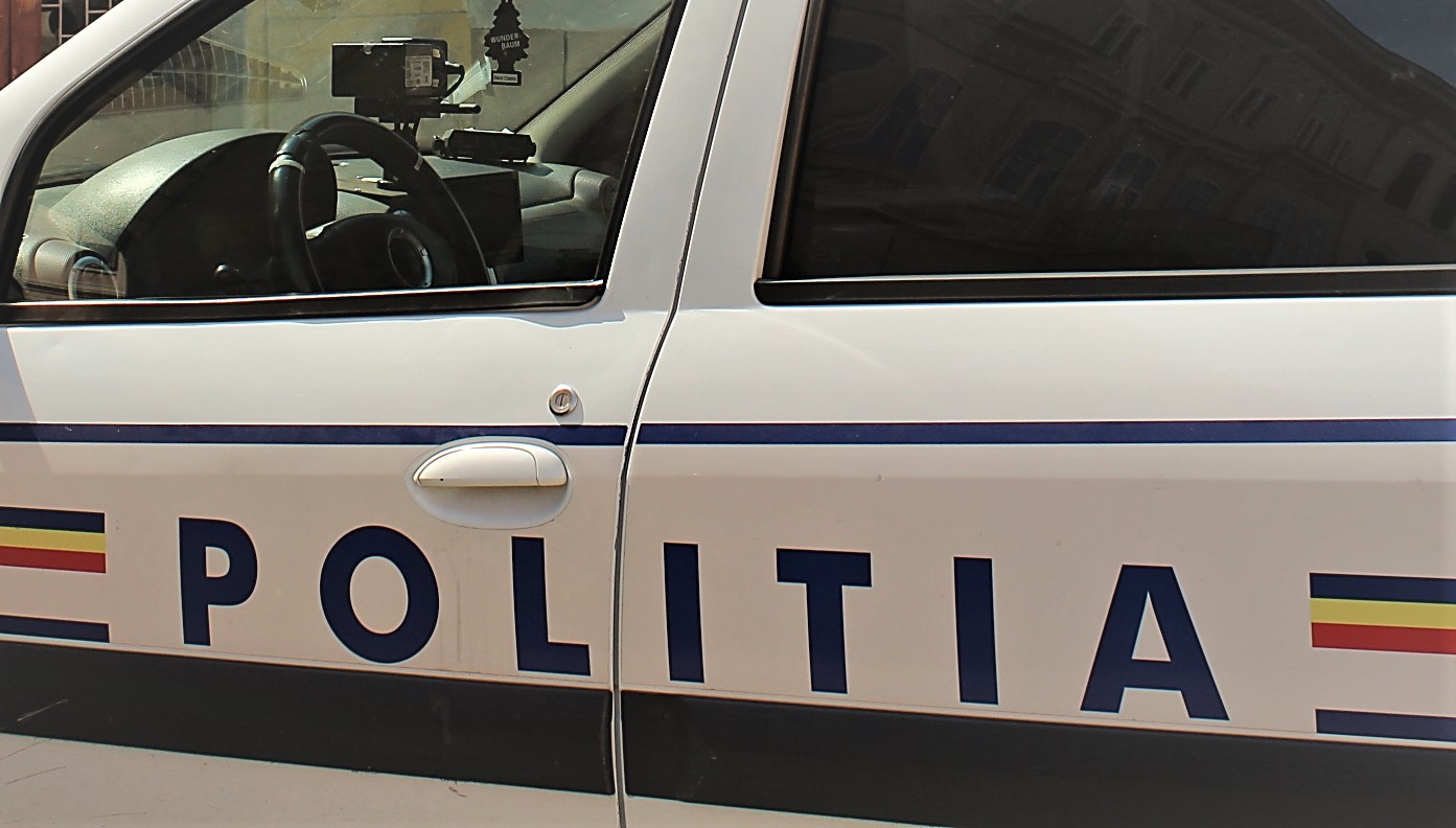 Se întâmplă la Sibiu: După ce o mașină de poliție a fost spartă în fața IPJ, o alta a fost FURATĂ din același loc