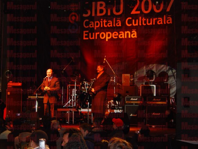 AMINTIREA ZILEI. „Sibiu- Capitală Culturală Europeană 2007“ a debutat cu huiduieli