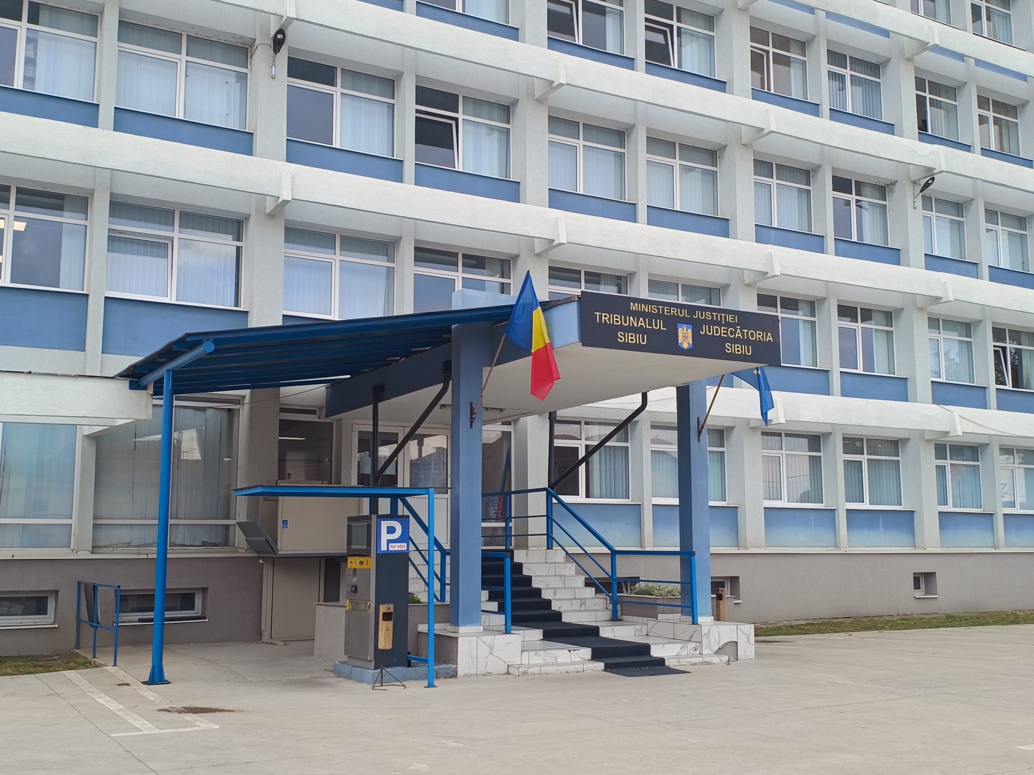 Urmărire în trafic pe străzile Sibiului: șofer de 23 de ani, arestat preventiv