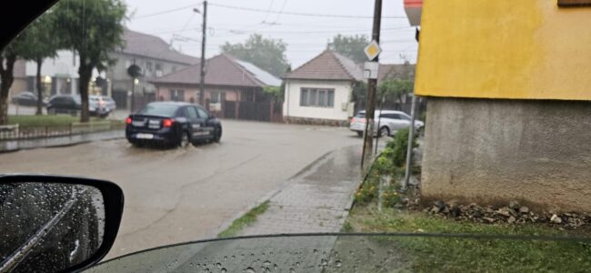 FOTO Valori istorice ale cantității de precipitații căzute într-o singură oră la Mediaș