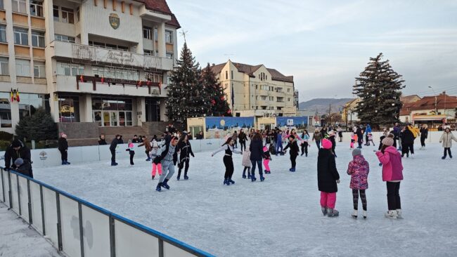 Gratis pentru elevi la patinoar, la Mediaș. VEZI condițiile