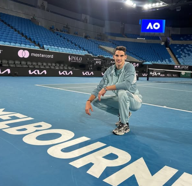 VICTORIE! Victor Cornea e în turul 2 la Australian Open 2025