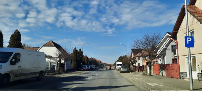 Agresat și jefuit în plină stradă în Șelimbăr. Doi suspecți, reținuți