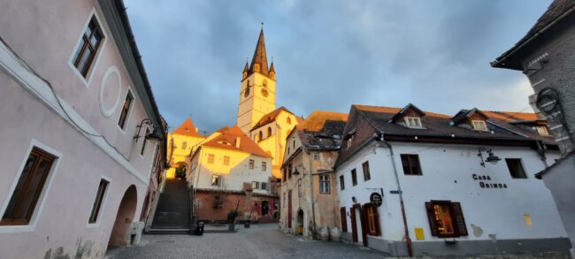 Vreme capricioasă azi în Sibiu. La ce să ne așteptăm?