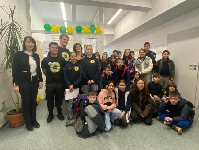 VIDEO Entuziasm „On air“ la Liceul „Constantin Noica” Sibiu: elevii dau tonul la Radio N Voice!