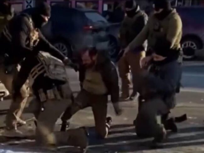 Intervenție brutală în SUA. Bărbat ucis de agenți federali din poliția imigrației