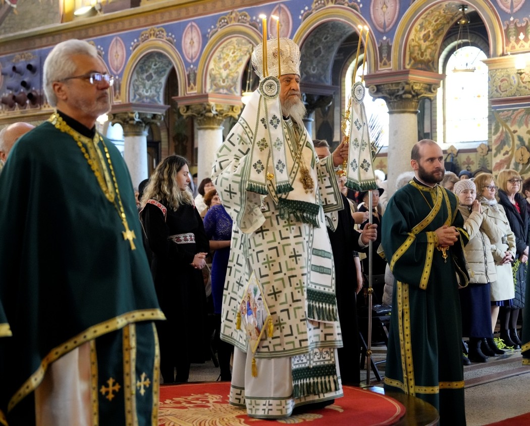 Credincioşii din Sibiu au participat la Sfânta Liturghie din Duminica Floriilor la Catedrala Mitropolitană