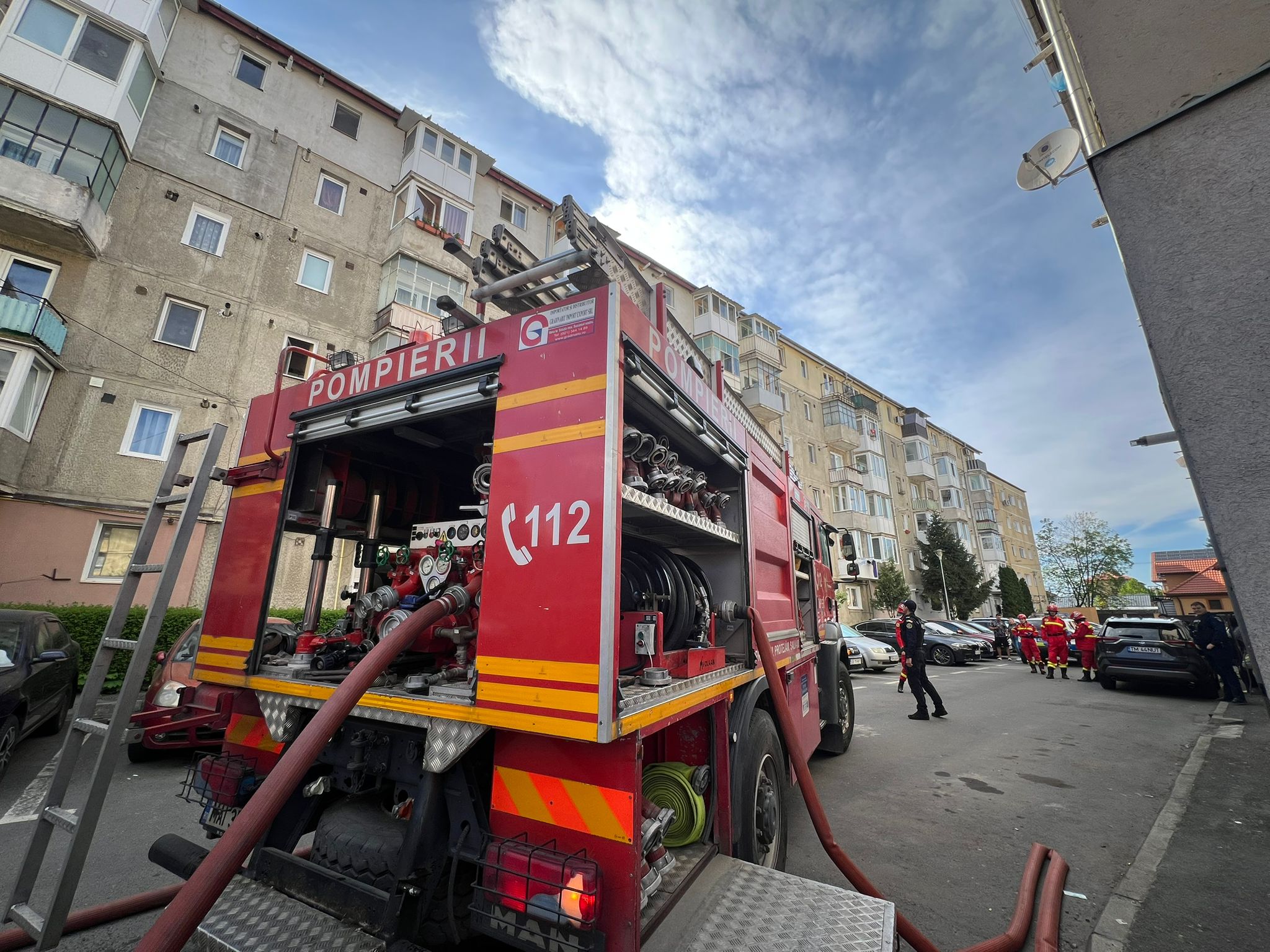 FOTO Incendiu la o garsonieră din Sibiu: mai multe persoane evacuate