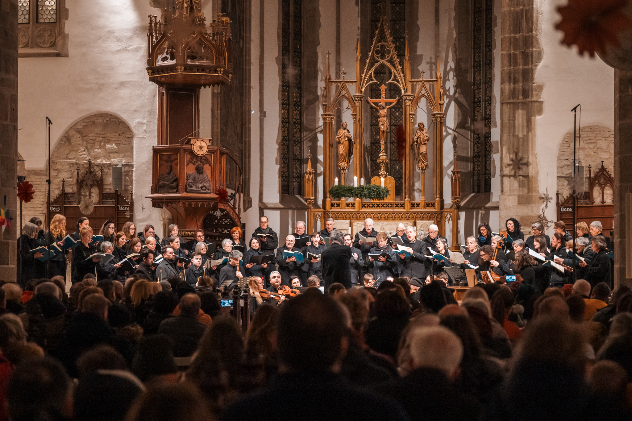 Corurile Bach din Sibiu și Dresda deschid seria concertelor din Catedrala Evanghelică. Dialog muzical european în inima orașului