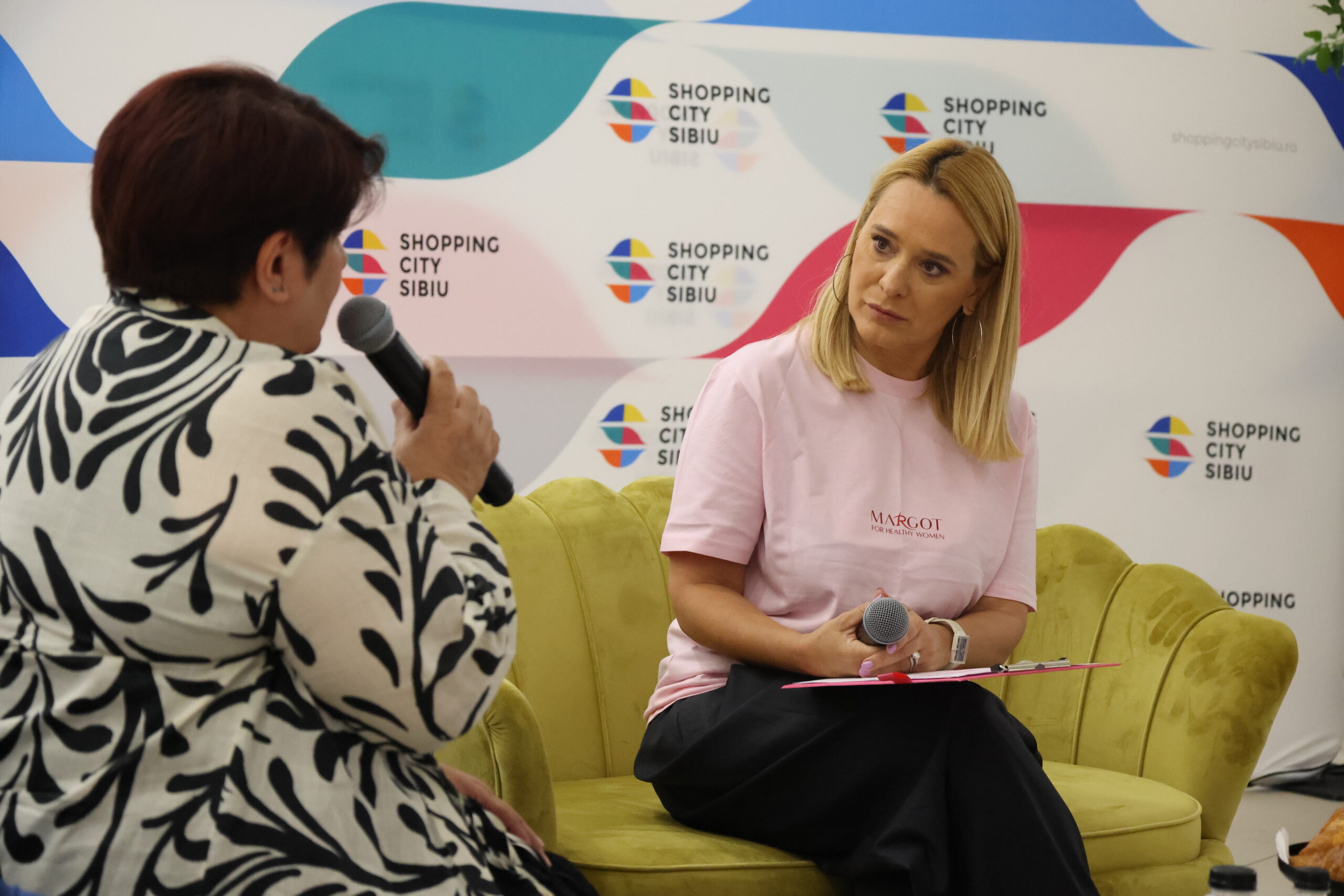 FOTO Andreea Esca, mesaj pentru femei la Sibiu: „Nu amânați prevenția”. Investigații gratuite pentru depistarea cancerului