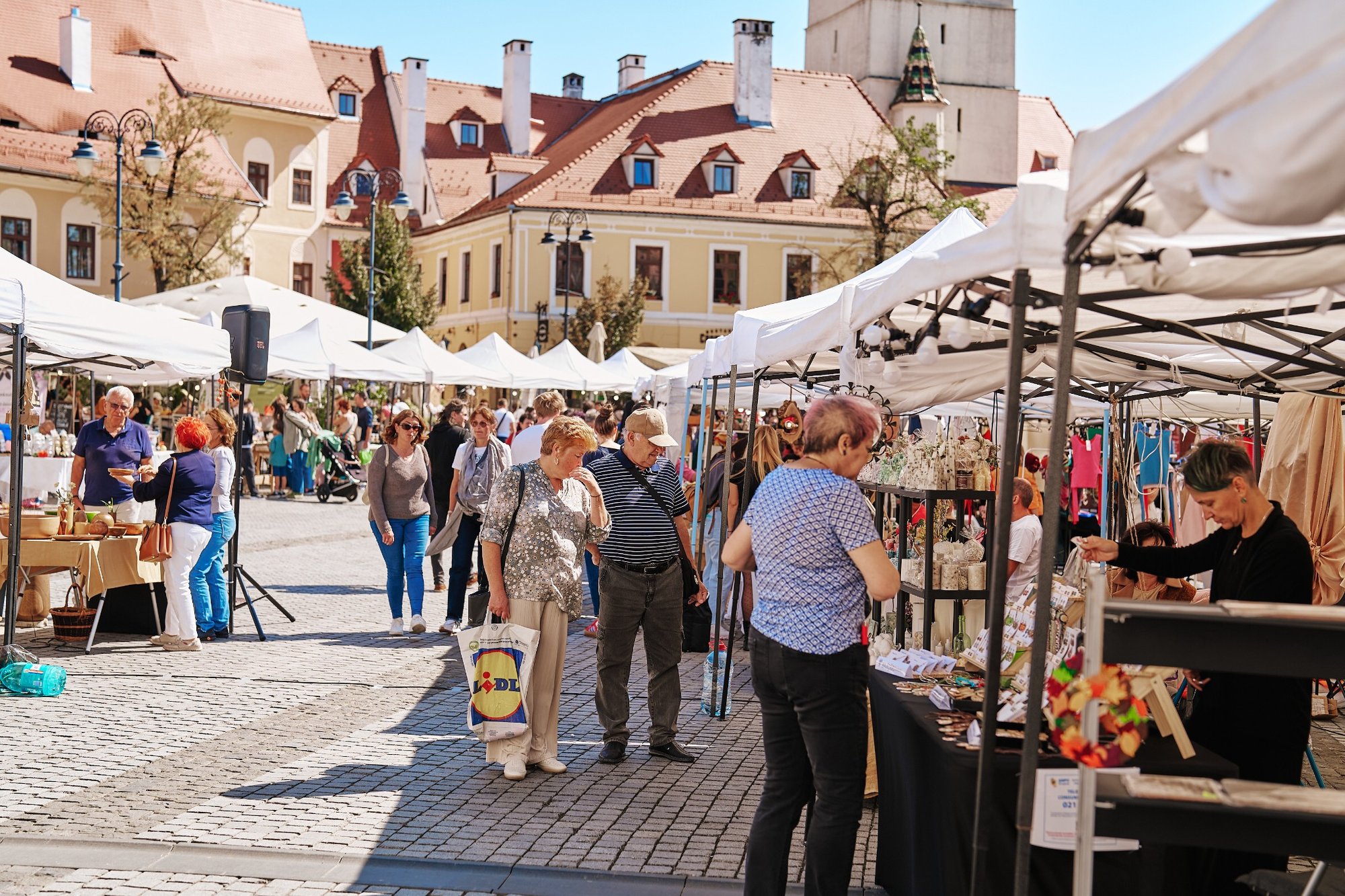 Creative Buzz revine în Piața Mică din Sibiu. Trei zile de creație, muzică și produse #madeinromania