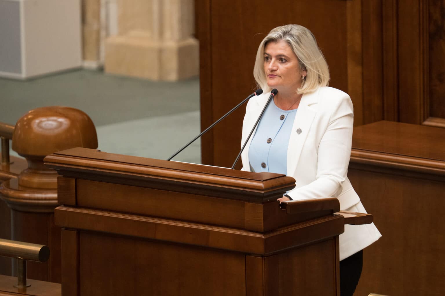 VIDEO Senatorul AUR Luminița Păucean-Fernandes, despre legea care schimbă regulile rezervării posturilor didactice: „Criteriul de ocupare devine scurgerea timpului, și nu performanța” (P)